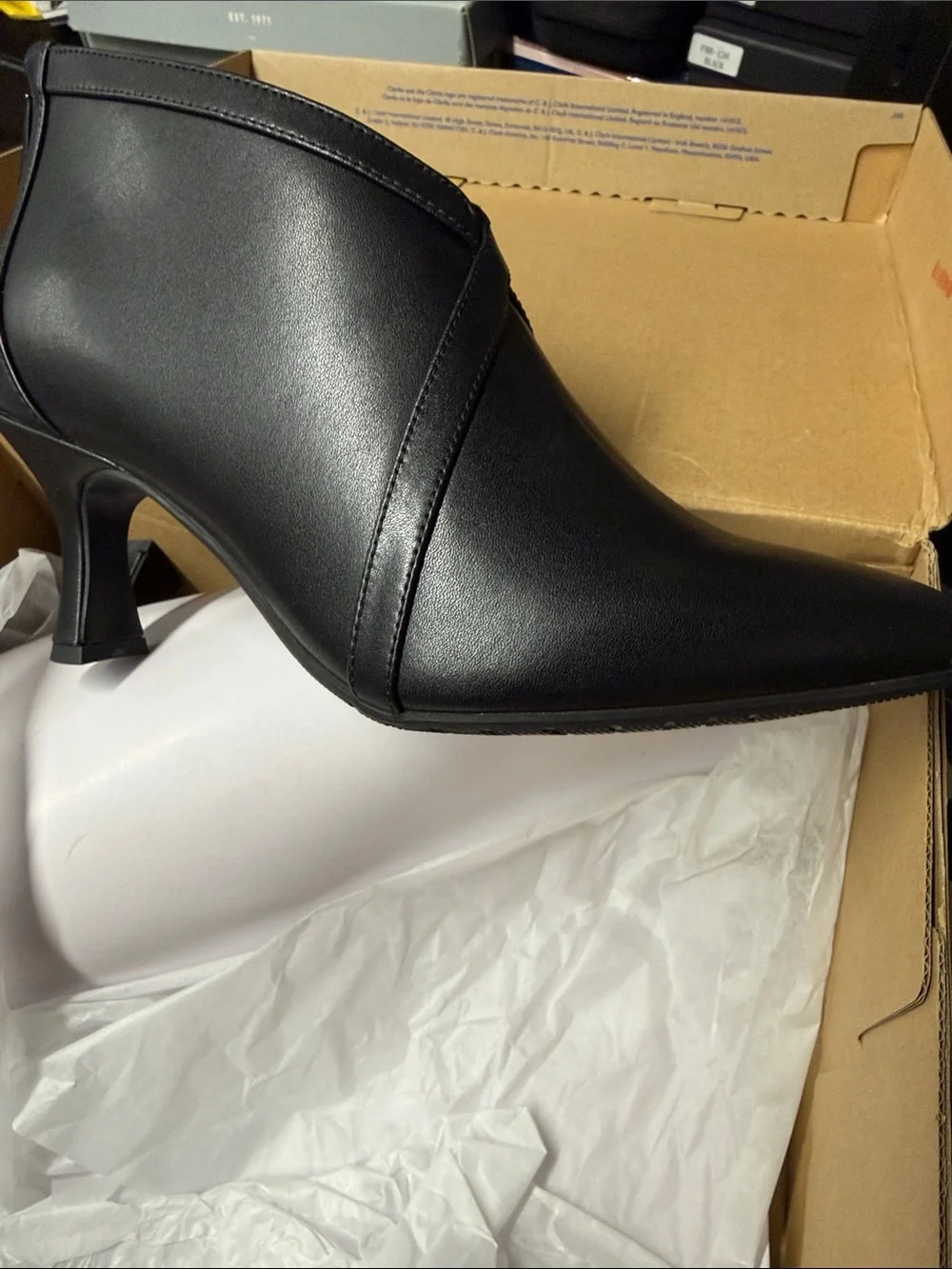 Clarks Kataleina Sol  Black Leather Ankle Bootie with Kitten Heel Size 10